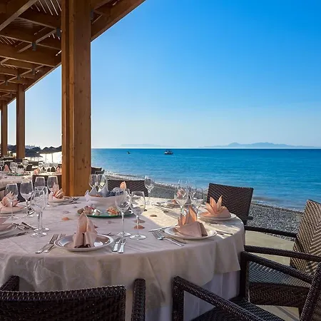 Hotell Avra 4*