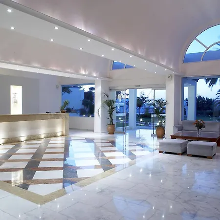 Avra Hotell 4*